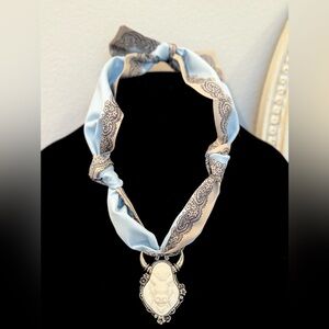 Elegant Blue and Cream Pendant Necklace